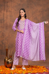 Artfully Crafted Kurta Set with Complementary Dupatta – Perfect for Showcasing Timeless Style and Cultural Charm